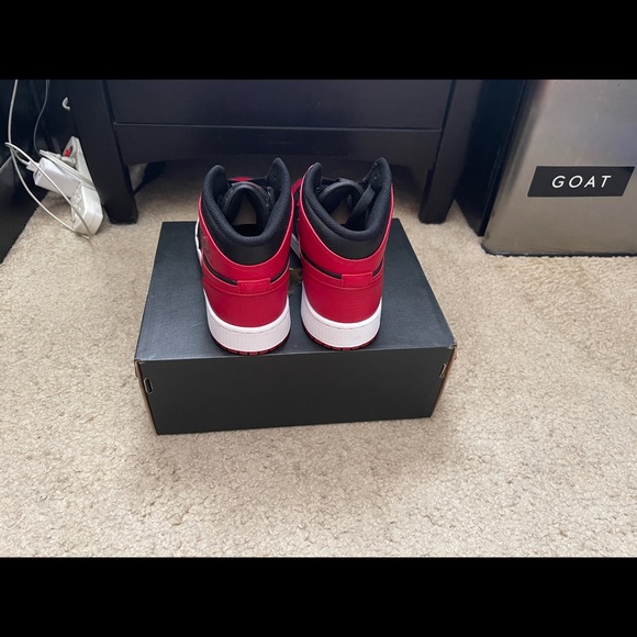 New Jordan 1 Mid - Picture 5 of 7